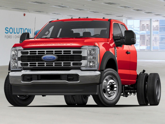 Ford Super Duty F-550 DRW 2025 Rouge course